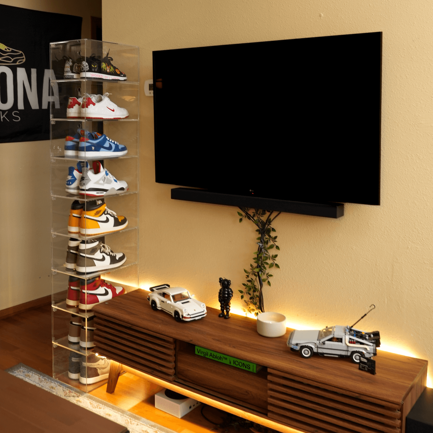 LOOKSEE DESIGNS - PREMIUM ACRYLIC DISPLAYS FOR THE MODERN COLLECTOR - BOX SHOES - CLEAR SHOE BOXES - SHOE CONTAINERS - SHOE CASE - SNEAKER WALL - SNEAKER BOX