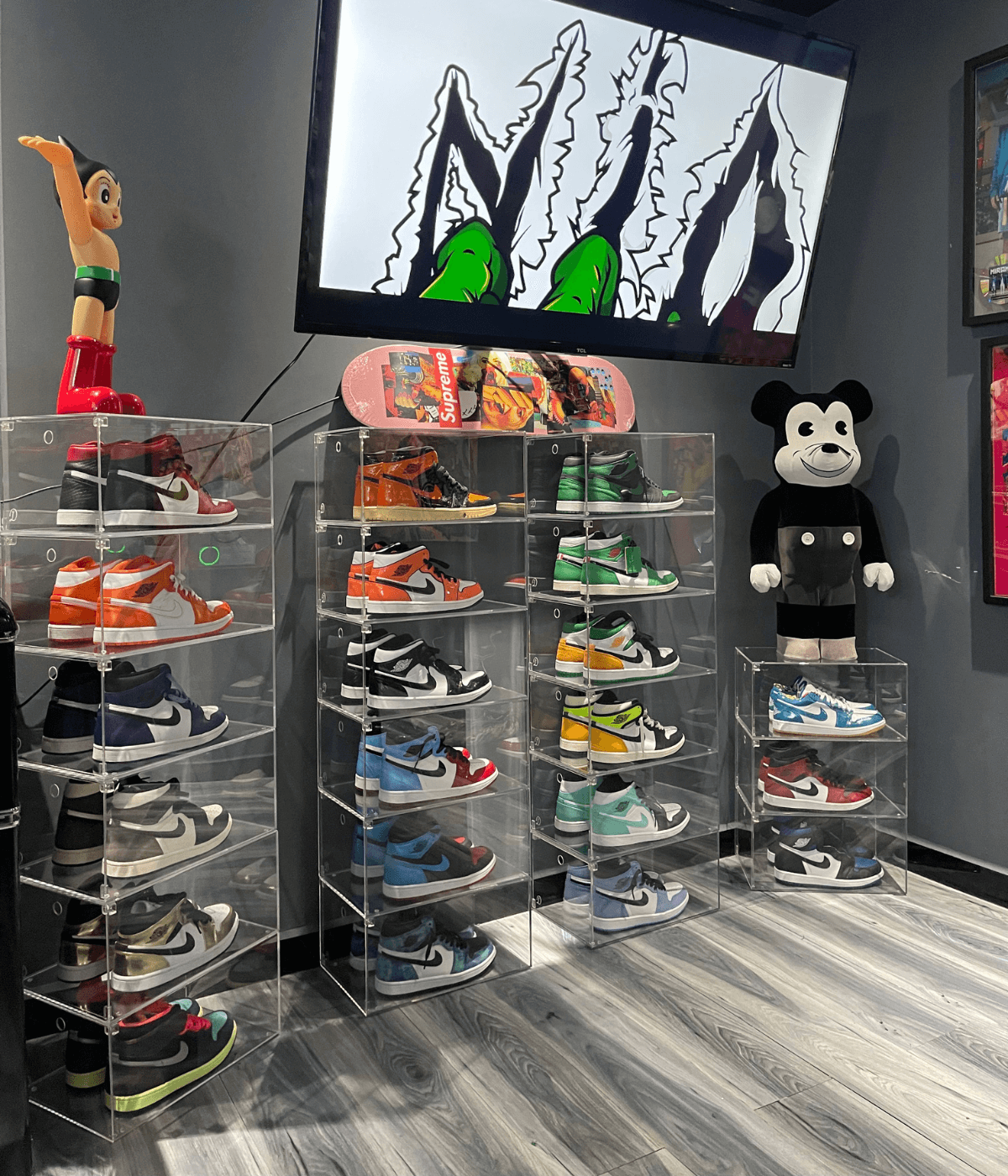 https://lookseedesigns.us/cdn/shop/files/Looksee_Designs_-_Premium_Acrylic_Shoe_Displays_-_Collecting_Made_Modern_-_Clear_Shoe_Box_-_Acrylic_Display_Cases_e31f9ed1-5b62-44bf-b234-c8618f50fe4a.png?v=1671584810&width=1200